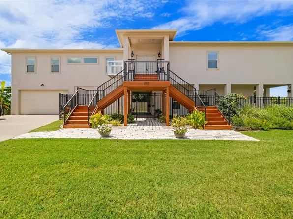 202 Debbie Ln, San Leon, TX 77539