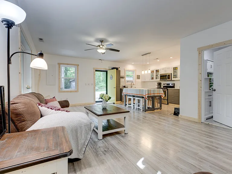 7872 Oscar Green Rd — Photo 1