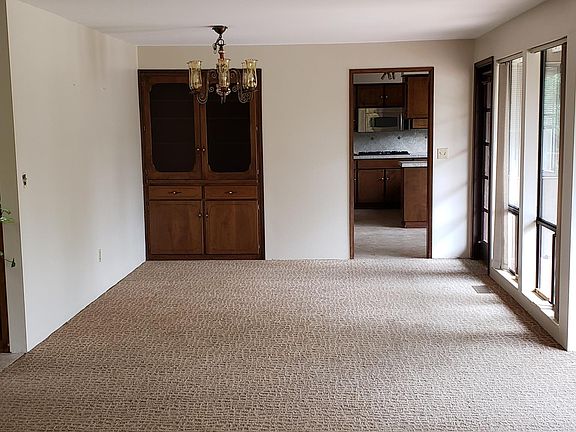 4th image of 18307 Larch Way