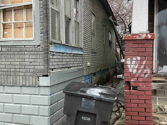 4027 Lawrence