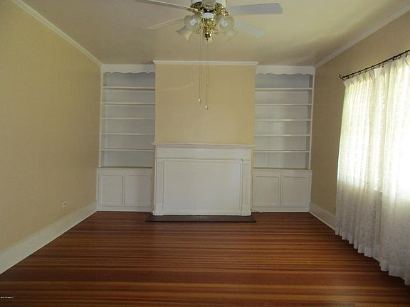 5th image of 1203 N Avenue F