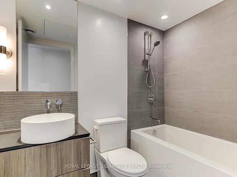 161 Roehampton Ave #903 — Photo 13