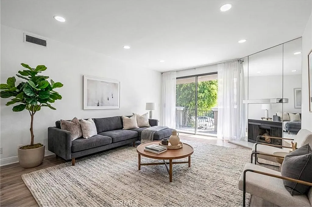 2 bed, 2.5 bath, 1548 sqft, $4,500 — Photo 2