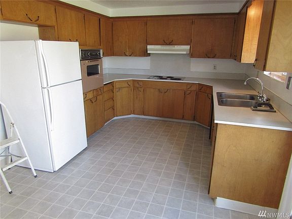 5th image of 334 Choker St SE