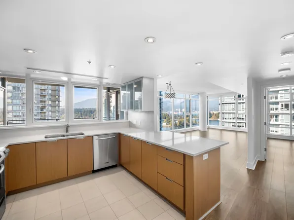 1205 W Hastings St #2302, Vancouver, BC V6E 4T7