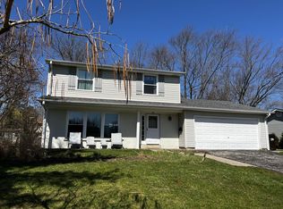 305 Pebble Creek Dr, Lake Zurich, IL 60047