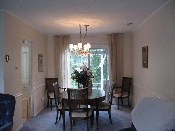 4th image of 16 Churchill Ln