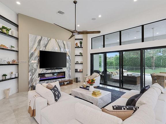 5th image of 2751 NW 70th Blvd