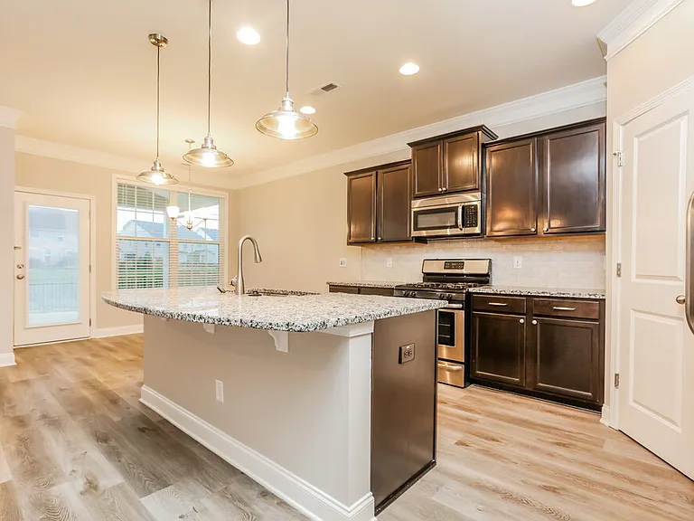 7435 Birchshire Dr — Photo 8