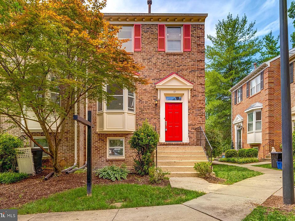 1st image of 12 Carriage House Cir