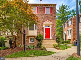 12 Carriage House Cir, Alexandria, VA 22304