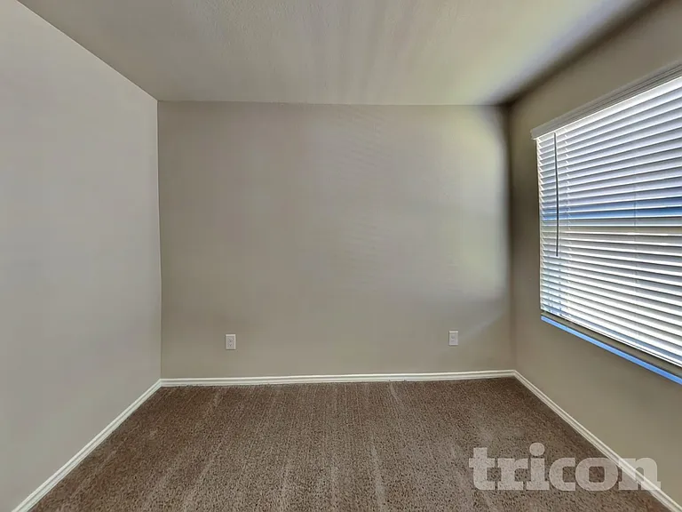 1876 Heather Glen Dr — Photo 11