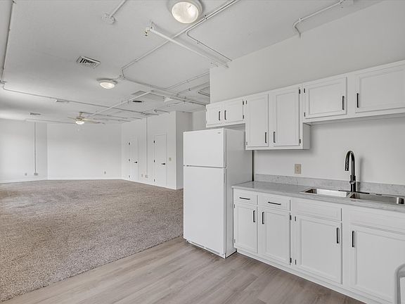 3rd image of 400 N Main St APT 403