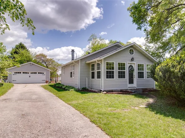 115 Cannavan Dr, Godfrey, IL 62035