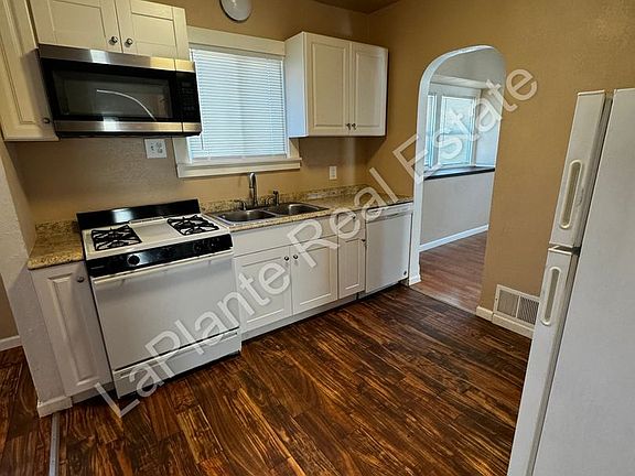3rd image of 4447 Walker Ave