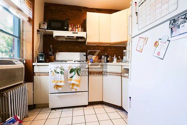 Rented by ZealEstate Group Inc | media 40