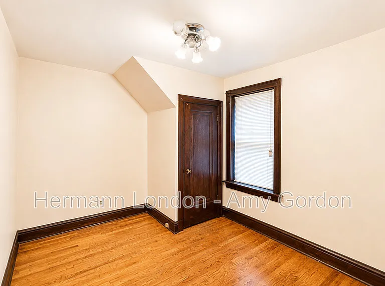 5046 Winona Ave #B — Photo 12