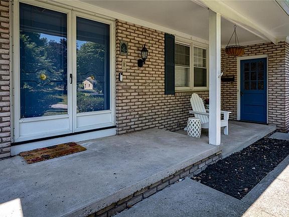 3rd image of 87 Woodside Dr