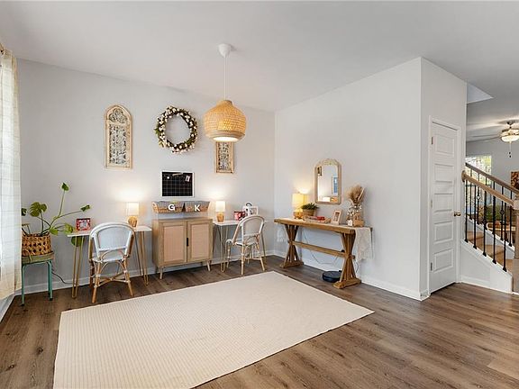 3rd image of 405 Crowley Dr