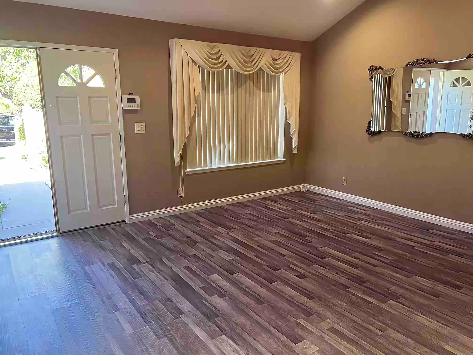 3 bed, 1750 sqft, $4,650 — Photo 3