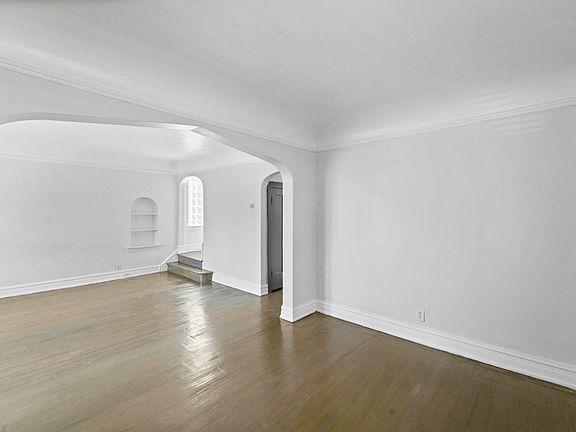 3rd image of 712 23rd Ave
