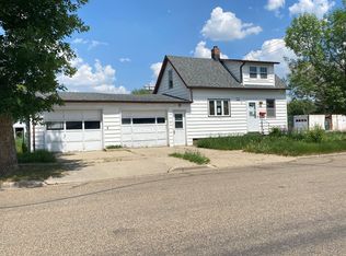 14 3rd St NE, Hazen, ND 58545