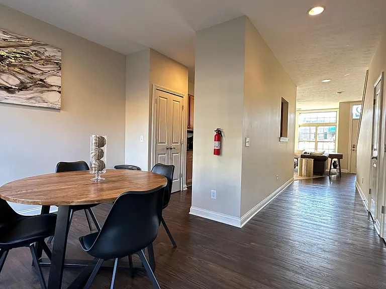 360 S Washington St — Photo 7
