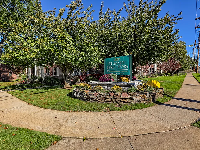 Summit Gardens — Photo 30