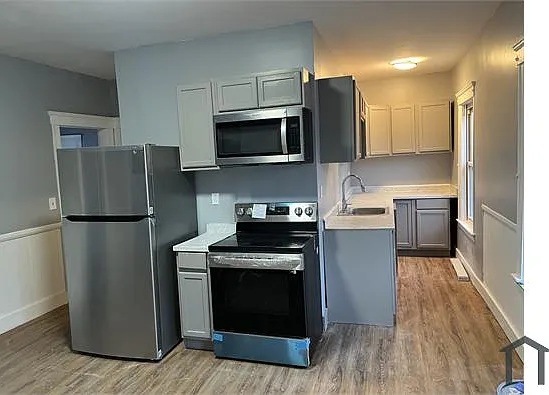322 Lovell St — Photo 2