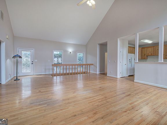 4th image of 207 Stone Ridge Ct