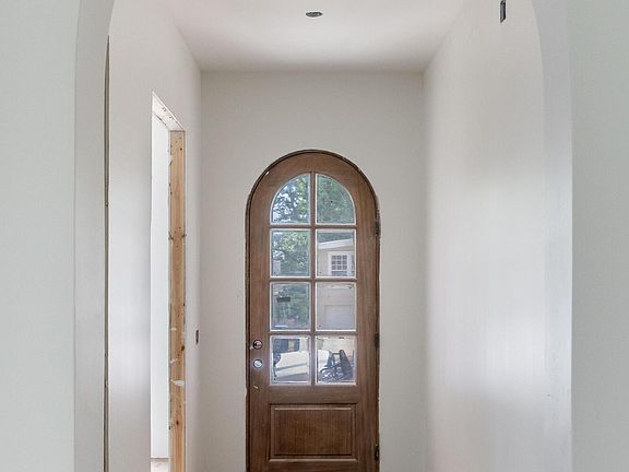 2nd image of 1031 Garnett Ave