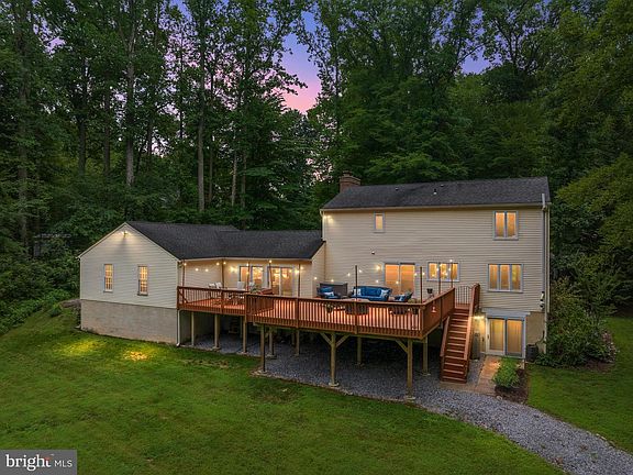 2nd image of 301 Whispering Oaks Ln