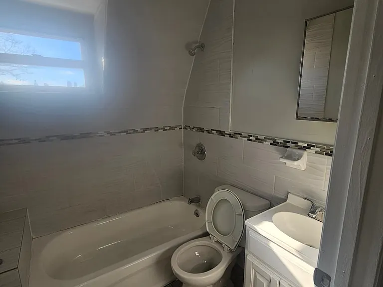 68 Brookdale Ave #3 — Photo 3