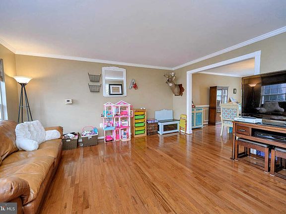 4th image of 40 Saint Roberts Dr
