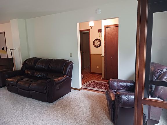 5th image of 419 Badger Dr