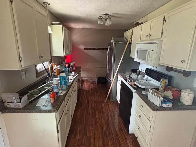 402 E Main St — Photo 5