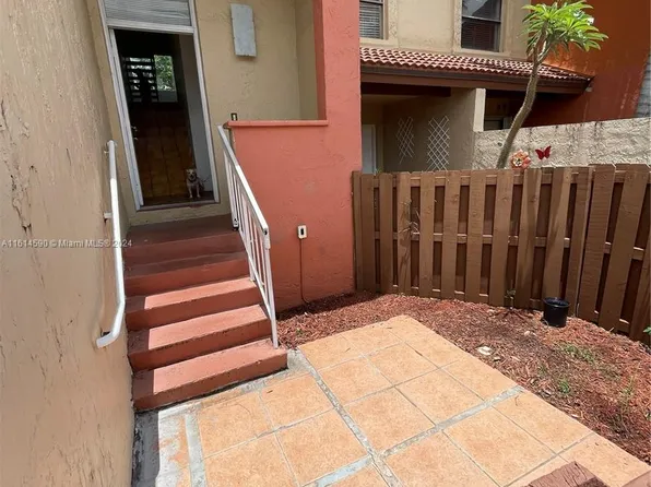 9961 NW 9th Street Cir APT 9-18, Miami, FL 33172