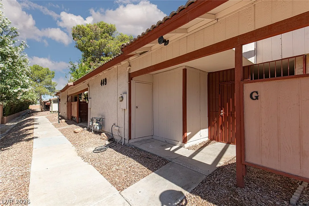 1 bed, 1.0 bath, 599 sqft, $1,050 — Photo 1