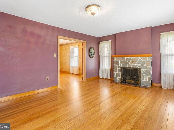 3rd image of 1241 Grandview Rd