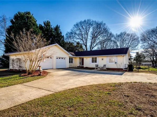 125 Lake Forest Cir, Anderson, SC 29625
