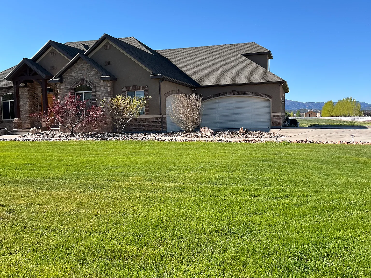 6 bed, 3.5 bath, 5500 sqft, $3,000 — Photo 2