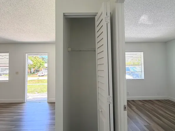 4749 Gladiator Cir, Greenacres, FL 33463