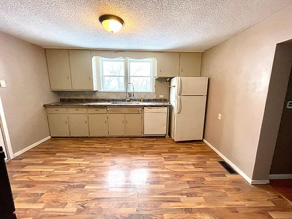 4th image of 1109 3rd St W