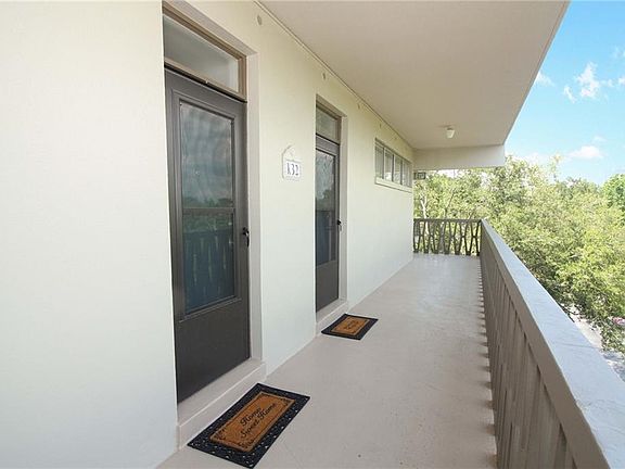2nd image of 700 Melrose Ave APT K32