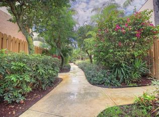 616 Executive Center Dr APT 102, West Palm Beach, FL 33401