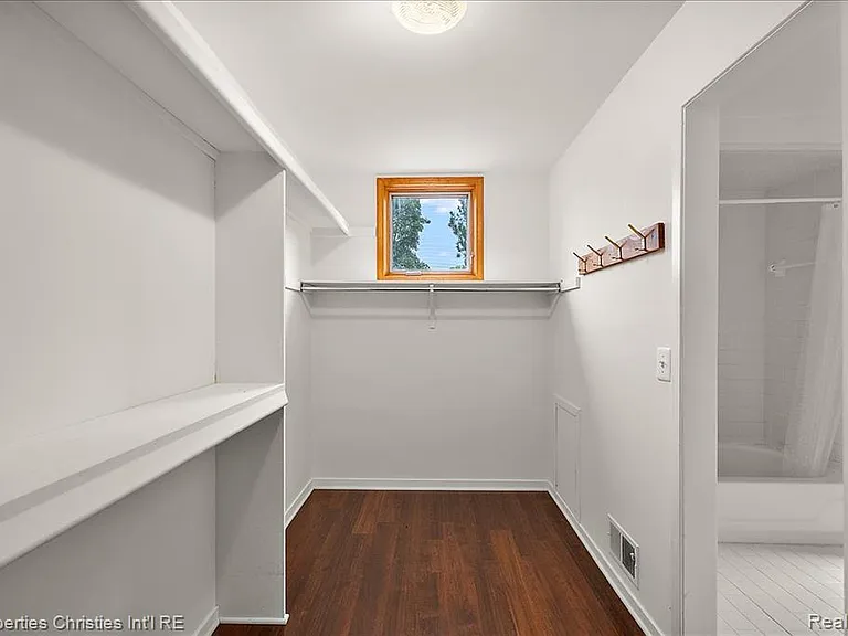 2635 Dorchester Rd — Photo 33