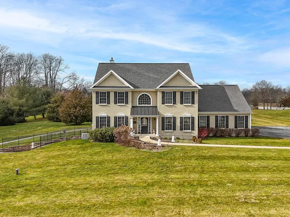 107 Blackwood Ln, Douglassville, PA 19518