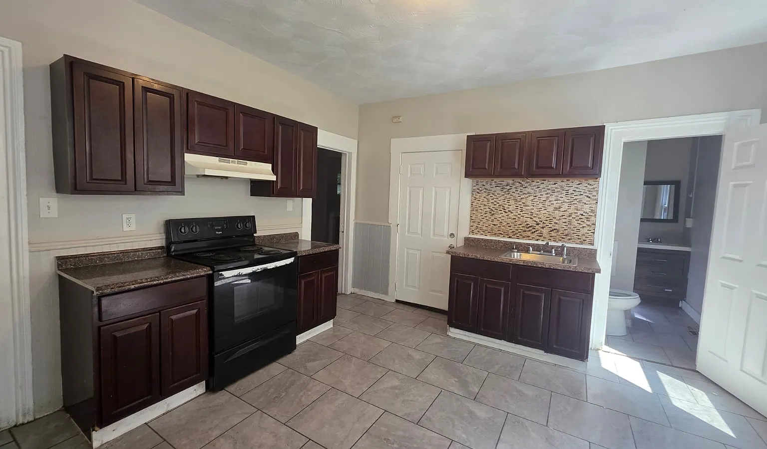 3 bed, 1100 sqft, $1,800 — Photo 1