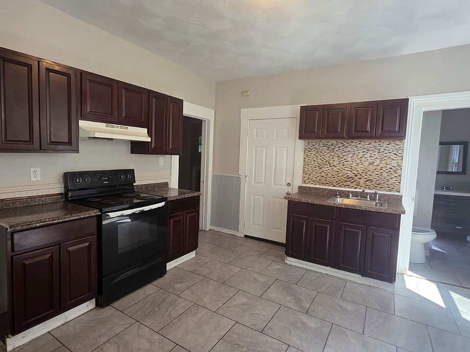 1st image of 187 Wolcott St Floor 1