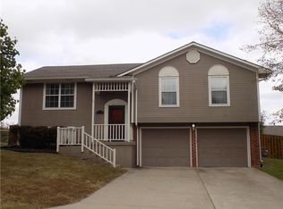 904 Hillcrest St, Pleasant Hill, MO 64080